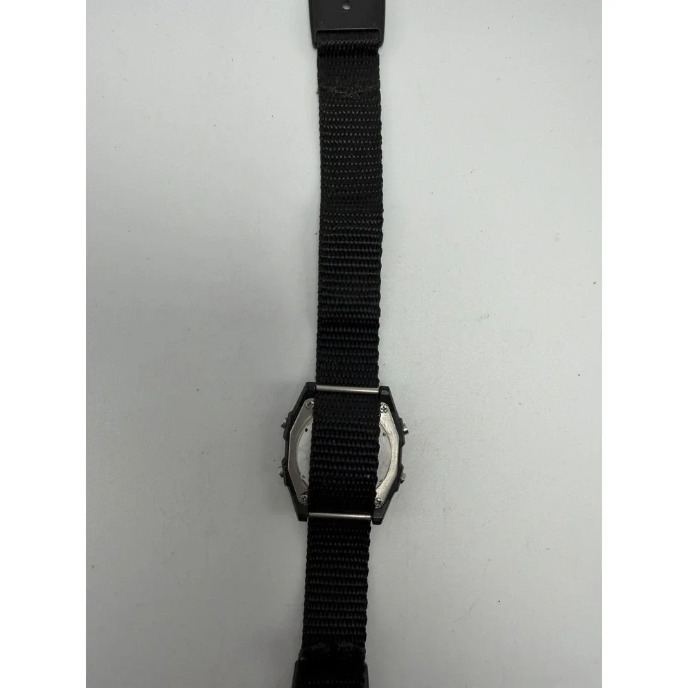 Freestyle Shark Vintage Ladies Watch New Battery 29MM 7